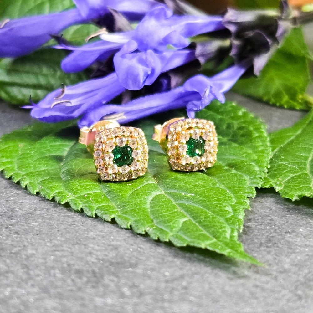 NIB Aurate Gold Vermeil Sterling Silver Green Stone Studs - Picture 6 of 6